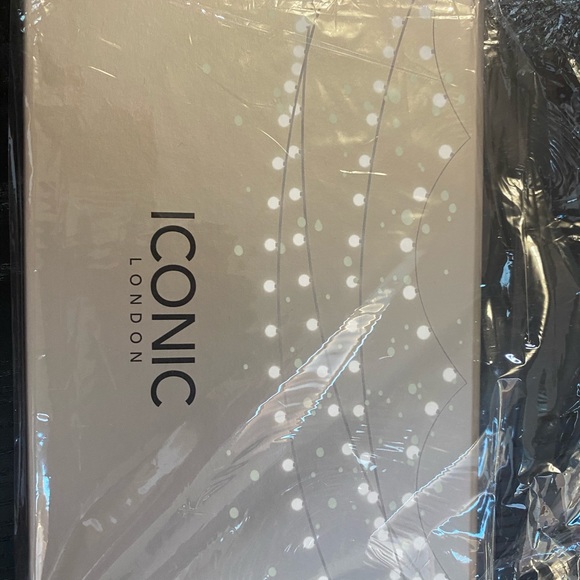 Iconic London Blaze Chaser Face Palette - Picture 2 of 2